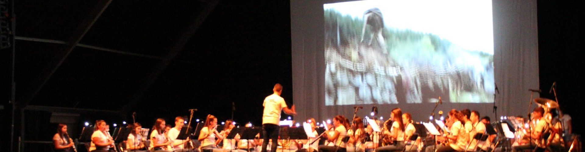 25 aniversario de la banda juvenil de La Alianza con buena música de cine y agasajos