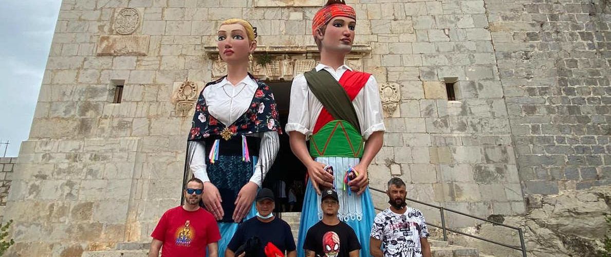 Bateig de carrer dels nous gegants de Peníscola, portats per geganters de Vinaròs