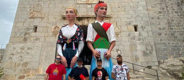 Bateig de carrer dels nous gegants de Peníscola, portats per geganters de Vinaròs
