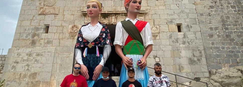 Bateig de carrer dels nous gegants de Peníscola, portats per geganters de Vinaròs