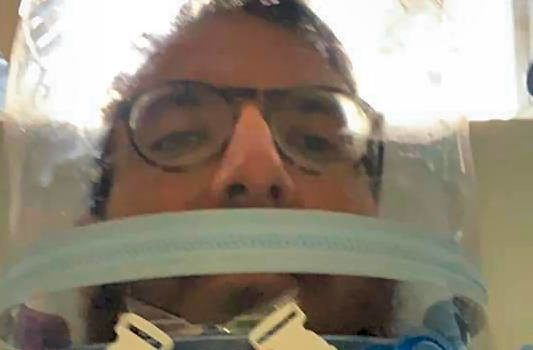 Un veí de Benicarló dedica un missatge als antivacunes després de passar per l’UCI