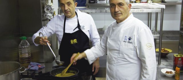 La història i la cultura gastronòmica de Peníscola, en el llibre-receptari “La festa al plat”, de José Marín i Javier Marqués