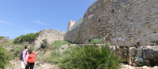La muralla de l’Albacar del castell de Xivert llueix com nova gràcies a una inversió de 40 mil euros de la Diputació