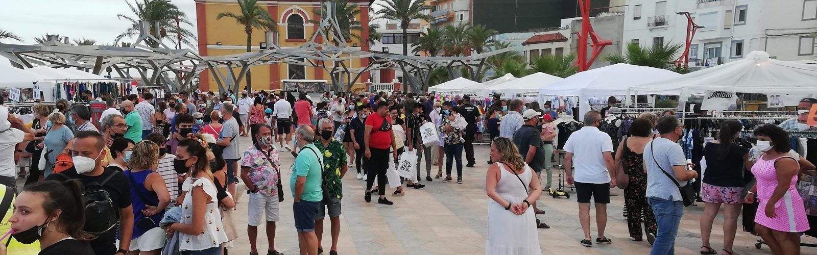 Fotos: Nit de Compres al Passeig de Vinaròs