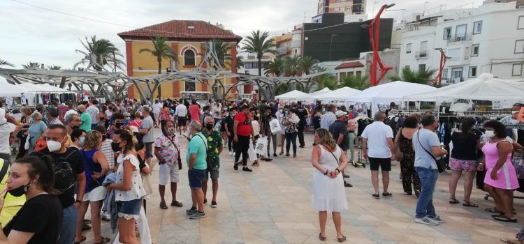 Fotos: Nit de Compres al Passeig de Vinaròs