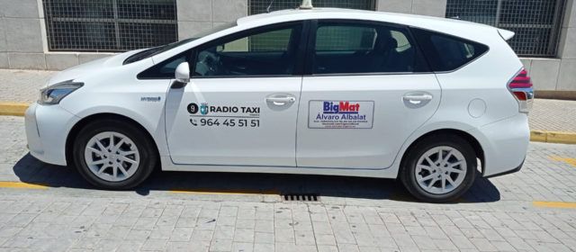 Vinaròs estrena el primer taxi híbrido de la comarca del Baix Maestrat