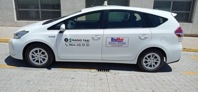Vinaròs estrena el primer taxi híbrido de la comarca del Baix Maestrat