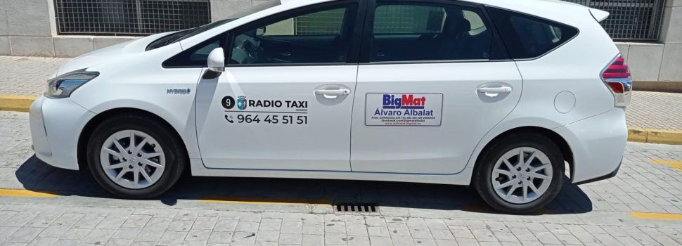 Vinaròs estrena el primer taxi híbrido de la comarca del Baix Maestrat