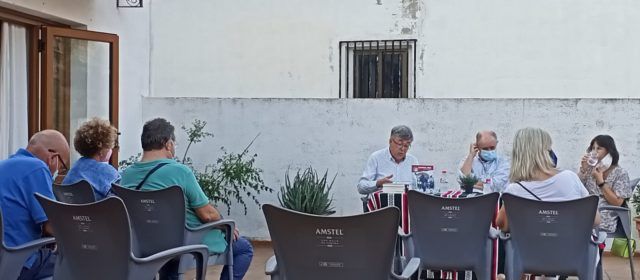 Javier Andrés presenta a Vallibona la seua primera novel·la, “Camino roto”