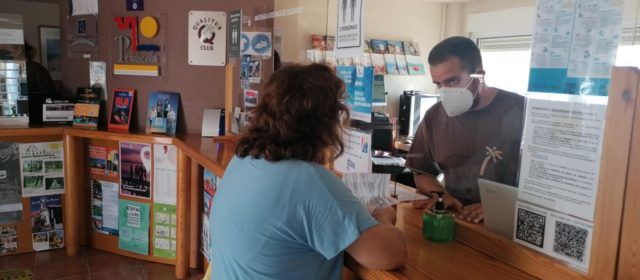 Les oficines d’informació turística de Peníscola atenen més de 10.000 consultes aquest mes de juliol