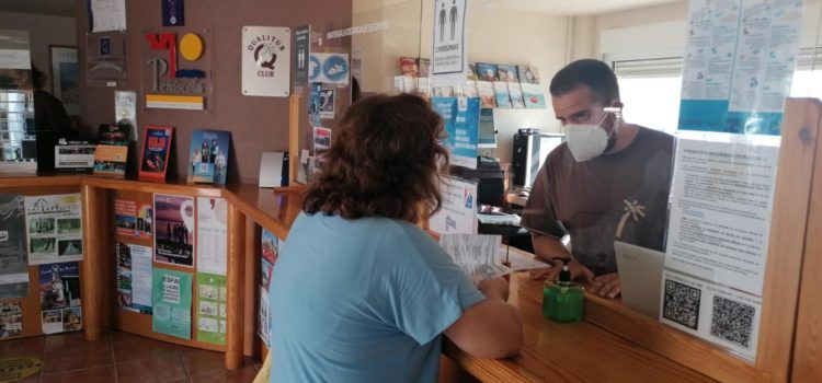 Les oficines d’informació turística de Peníscola atenen més de 10.000 consultes aquest mes de juliol