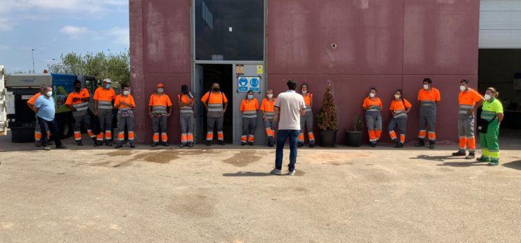 Peñíscola refuerza el dispositivo de limpieza durante la temporada alta
