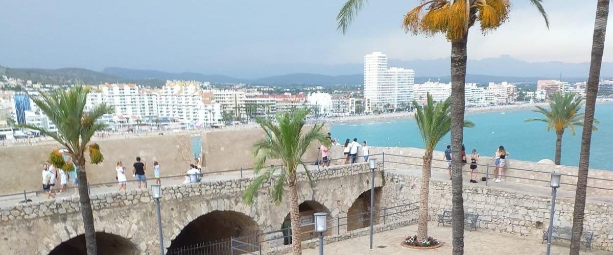 El Ayuntamiento de Peñíscola amplía las tareas de mejora de la jardinería en el municipio