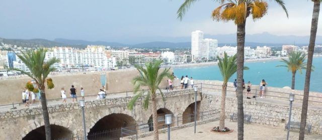 El Ayuntamiento de Peñíscola amplía las tareas de mejora de la jardinería en el municipio
