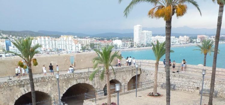 El Ayuntamiento de Peñíscola amplía las tareas de mejora de la jardinería en el municipio