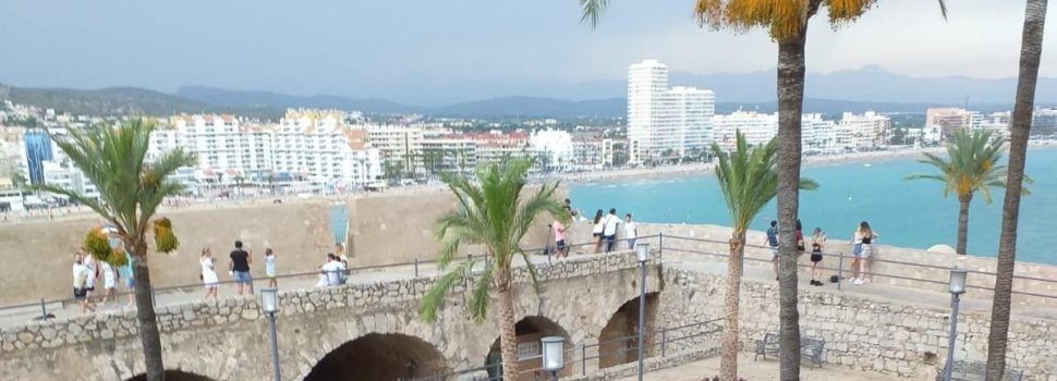 El Ayuntamiento de Peñíscola amplía las tareas de mejora de la jardinería en el municipio