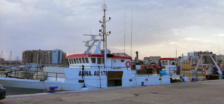 Fotos: barques italianes al port de Vinaròs