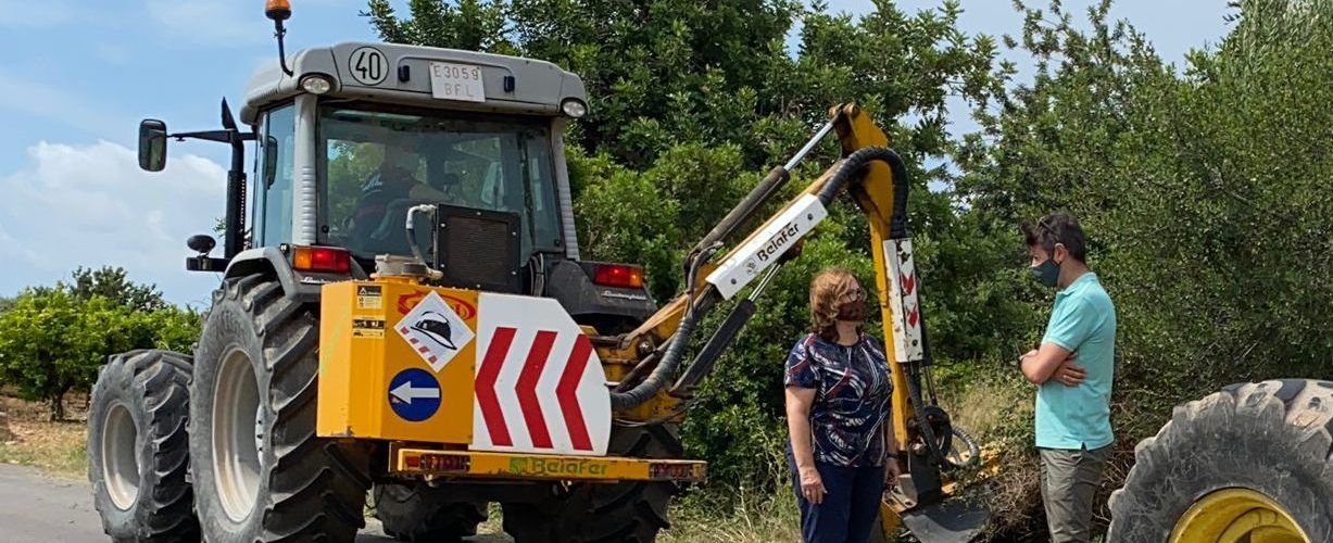 La Diputació desbrossa els principals camins rurals de Benicarló