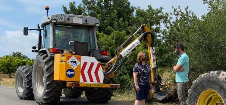 La Diputació desbrossa els principals camins rurals de Benicarló