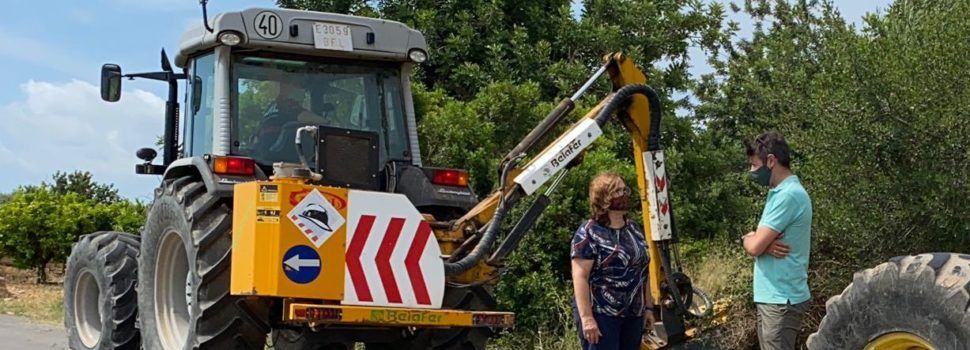 La Diputació desbrossa els principals camins rurals de Benicarló