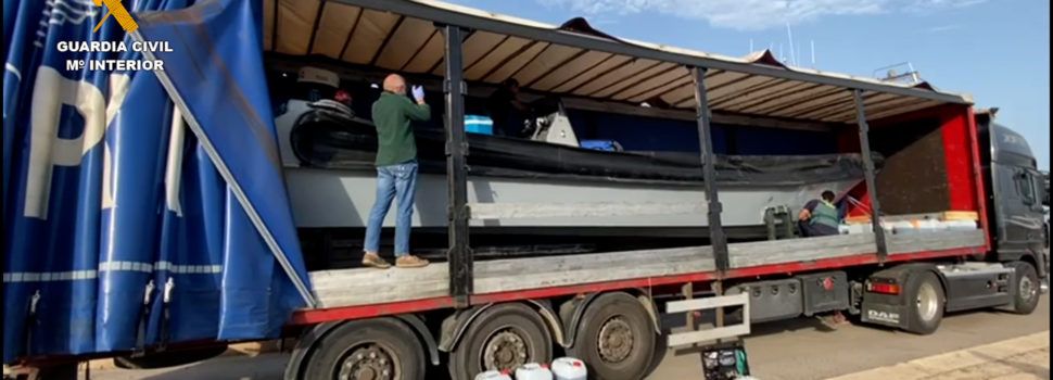 La Guardia Civil incauta una embarcación rápida oculta en un remolque en el Delta de l’Ebre
