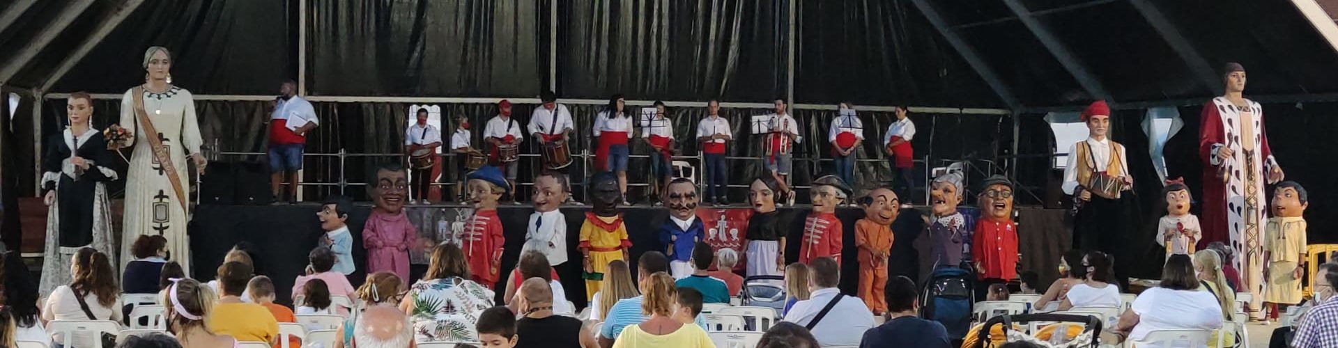 Els nanos i gegants de Vinaròs “salten a l’arena” amb la trompeta de Toni Barberà