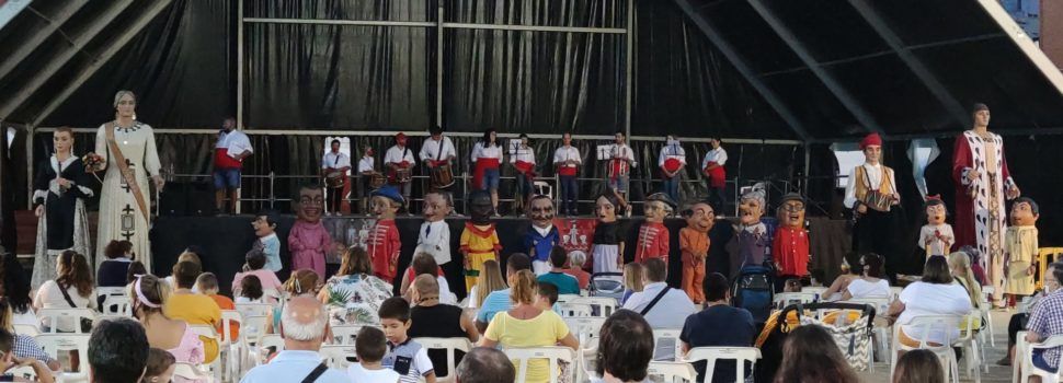 Els nanos i gegants de Vinaròs “salten a l’arena” amb la trompeta de Toni Barberà