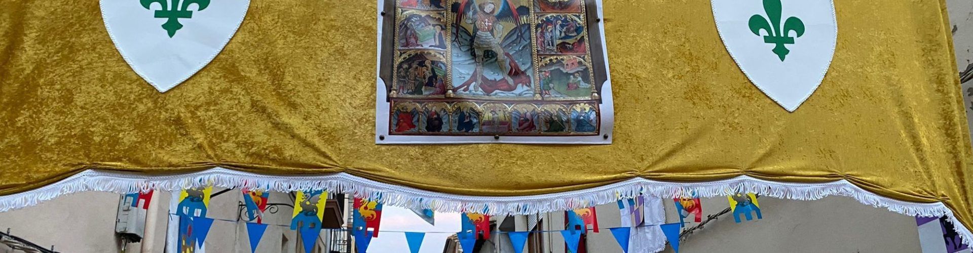 Vilafranca adorna sus calles, recuperando una vieja costumbre