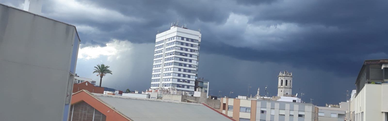 Fotos: Núvols amenaçants a Benicarló