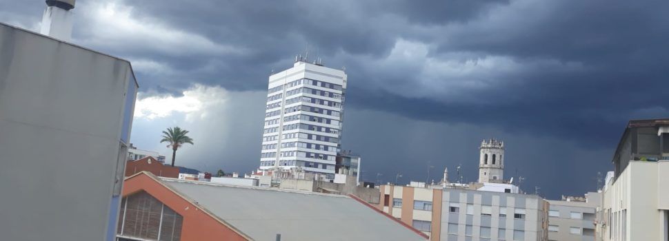 Fotos: Núvols amenaçants a Benicarló