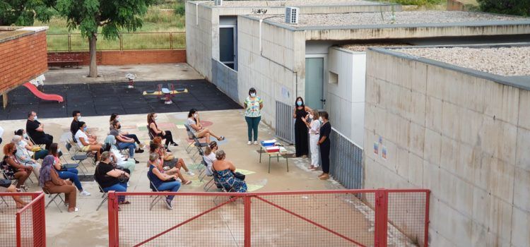 Els col·legis ja fan reunions amb les famílies
