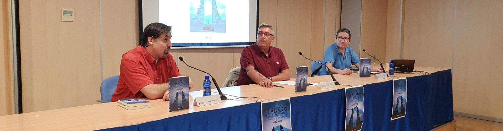 Fotos i vídeo: presentació del tercer llibre de Jordi Vives