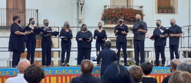 Corals de Catí, Xert i Vinaròs en una concert a Catí