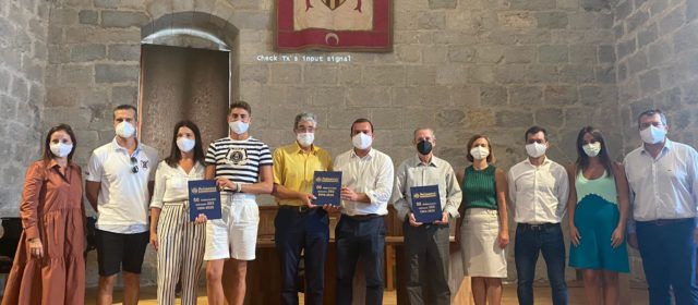 El Salón Gótico del Castillo acoge la presentación del Libro del 50 Aniversario de la Revista Peñíscola