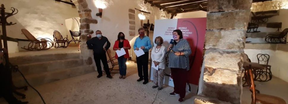 La diputada de Cultura inaugura a les Coves de Vinromà una exposició sobre mobiliari antic, amb participació de la Fundació Caixa Vinaròs