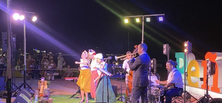 Més de 2.000 espectadors gaudeixen a Peníscola del Street Jazz Weekend en la seua edició inaugural