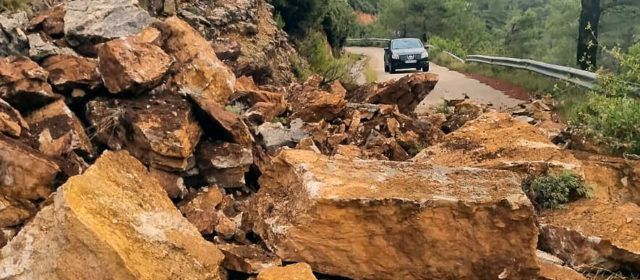 Rossell i Vallibona tornen a estar comunicats, després de la solsida de roques per les pluges