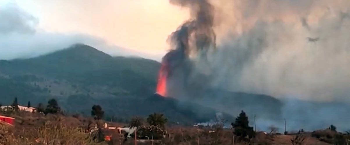 Vídeos: El volcà de La Palma, vist des de casa d’un vinarossenc