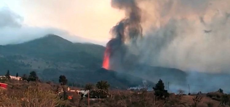 Vídeos: El volcà de La Palma, vist des de casa d’un vinarossenc
