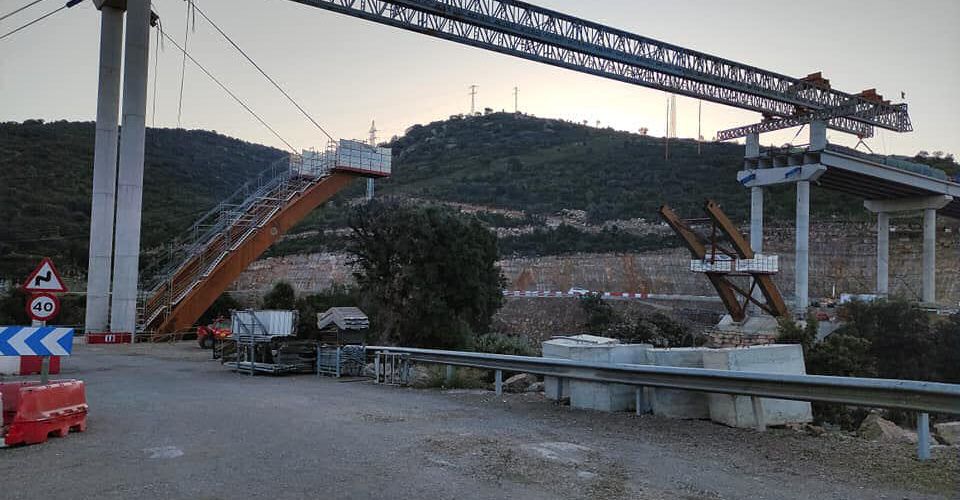 Fotos: Creix l’arc del viaducte del port de Querol, a la N-323