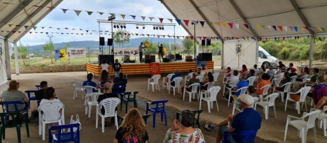 ‘Una nit folk’ reivindica la tradició valenciana amb èxit de participació a Albocàsser