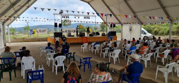 ‘Una nit folk’ reivindica la tradició valenciana amb èxit de participació a Albocàsser