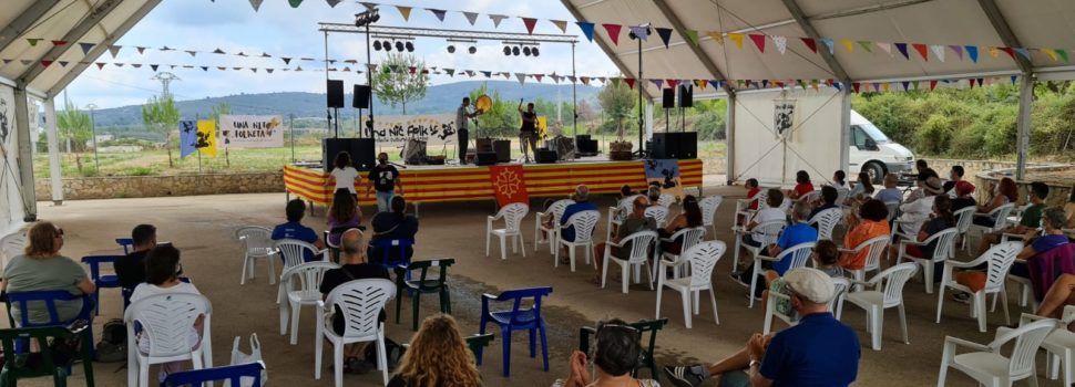 ‘Una nit folk’ reivindica la tradició valenciana amb èxit de participació a Albocàsser