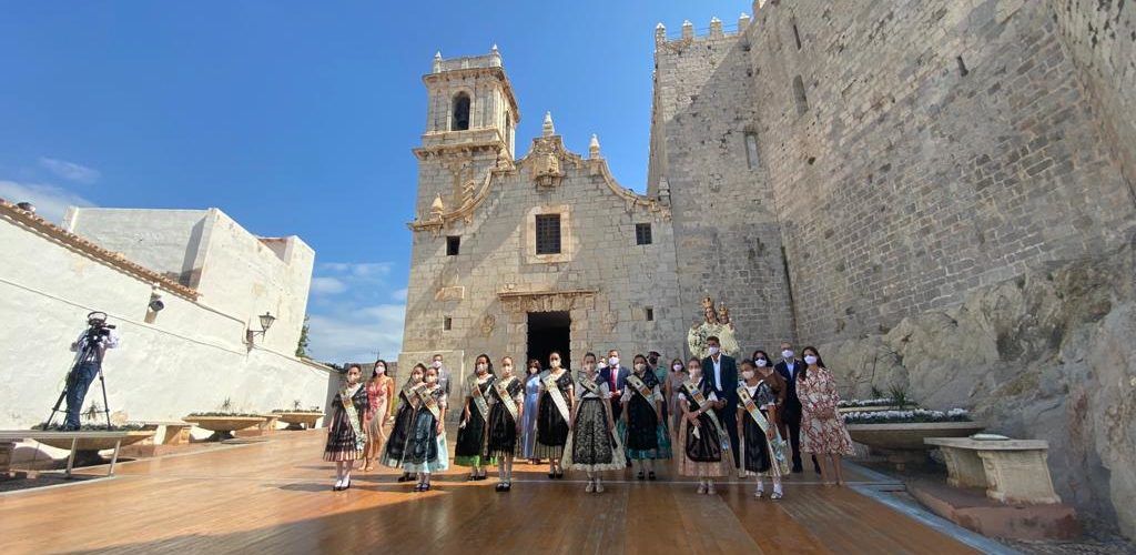 Peñíscola celebra la ofrenda floral en honor a la Virgen de Ermitana