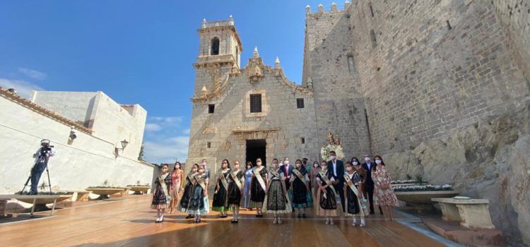 Peñíscola celebra la ofrenda floral en honor a la Virgen de Ermitana