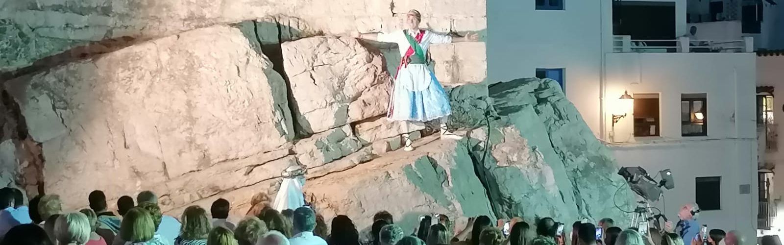 Peñíscola culmina la celebración del Día de la Patrona con las loas del Grup Cultural de Danses y de la Dansa Batalla