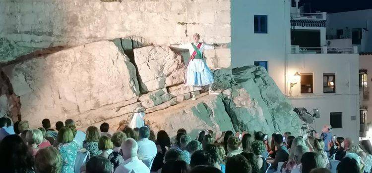 Peñíscola culmina la celebración del Día de la Patrona con las loas del Grup Cultural de Danses y de la Dansa Batalla