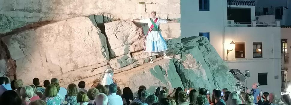 Peñíscola culmina la celebración del Día de la Patrona con las loas del Grup Cultural de Danses y de la Dansa Batalla