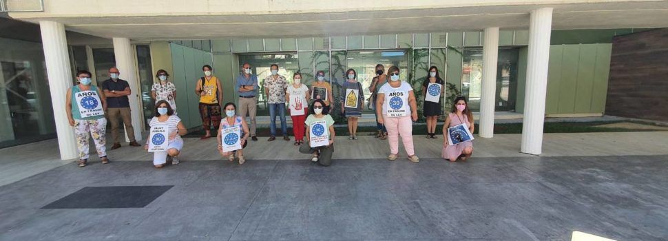 Concentración en el centro de salud pública de Benicarló en demanda de estabilidad laboral