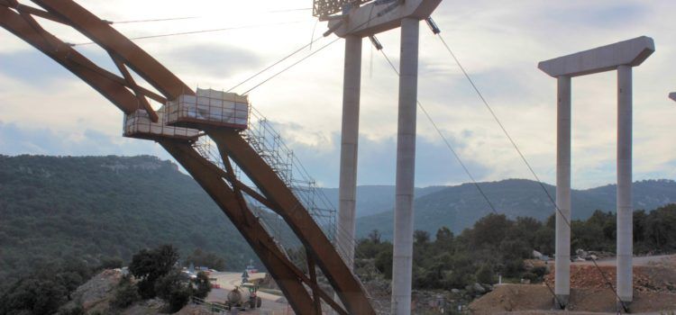 Fotos: Segueix “creixent” el gran viaducte de la N-232